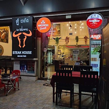 Le Barang Steakhouse & Guesthouse Сиханоуквил Екстериор снимка