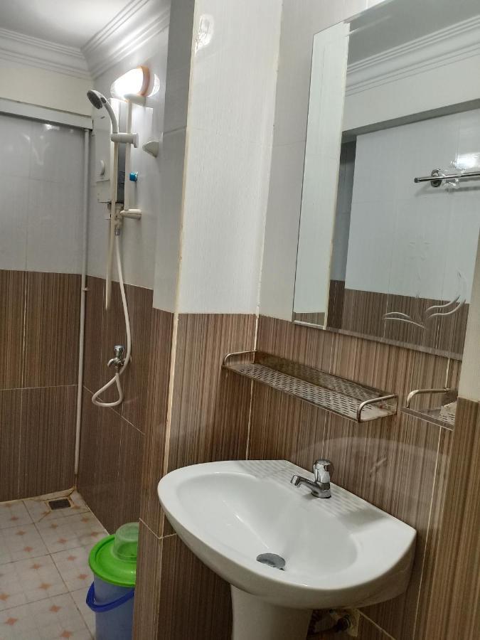 Le Barang Steakhouse & Guesthouse Сиханоуквил Екстериор снимка