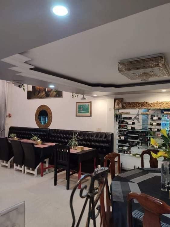 Le Barang Steakhouse & Guesthouse Сиханоуквил Екстериор снимка