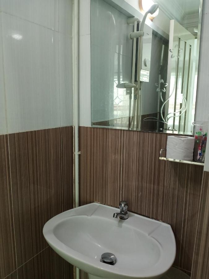 Le Barang Steakhouse & Guesthouse Сиханоуквил Екстериор снимка